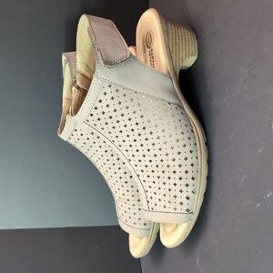 Earth Spirit Woman's Beige Ankle Bootie/Candles,Size 8 US .